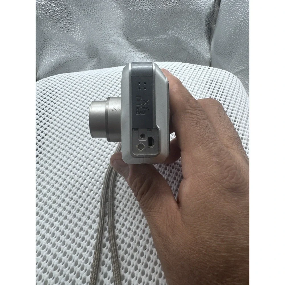 Sony Cyber-shot DSC-S650 7.2MP Digital Camera Silver Untested Read AS-IS